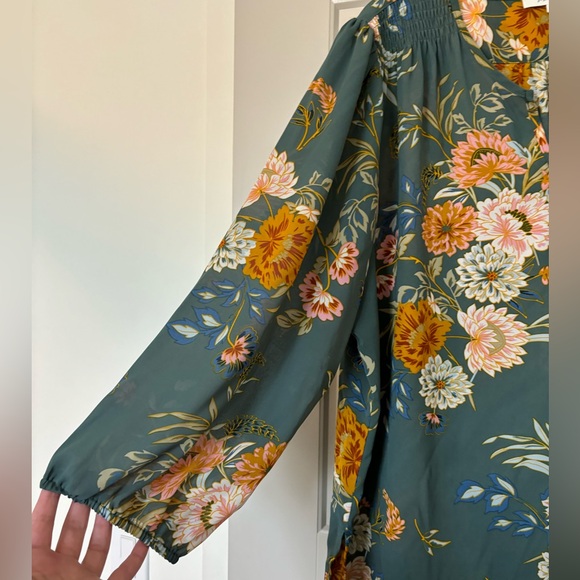 1x Monday Fun Kinney split neck smocked shoulder blouse - Picture 8 of 9